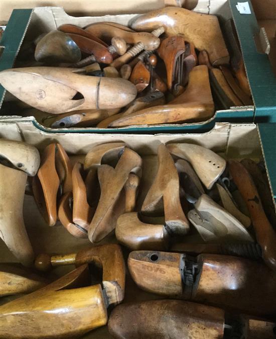 14 pairs wooden shoe lasts